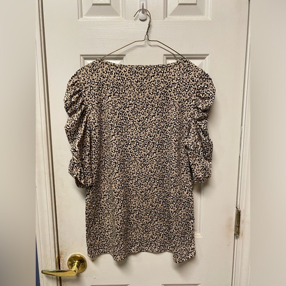 Love Ryan Los Angeles Animal Print 3/4 Gathered Sleeve Top size Large - Picture 5 of 7